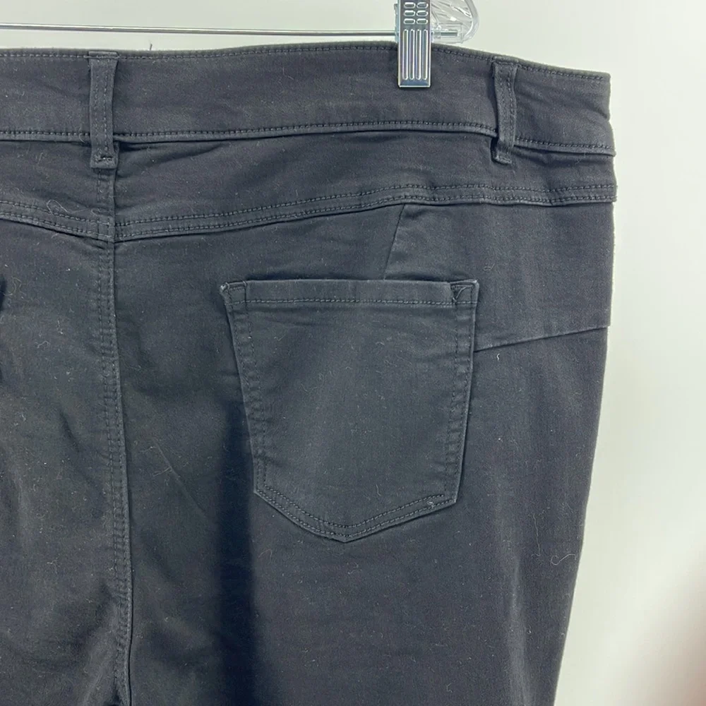 Avenue Denim Black Bermuda Shorts, Stretch Knit, NWT, Women's 26